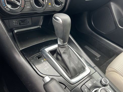 Used 2016 MAZDA MAZDA3 i Sport w/ Preferred Equipment Package image 21