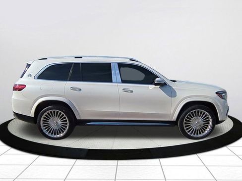 Used 2022 Mercedes-Benz Maybach GLS 600 4MATIC image 2