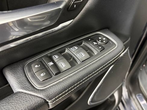 Used 2019 RAM 1500 Laramie AWD/4WD image 13