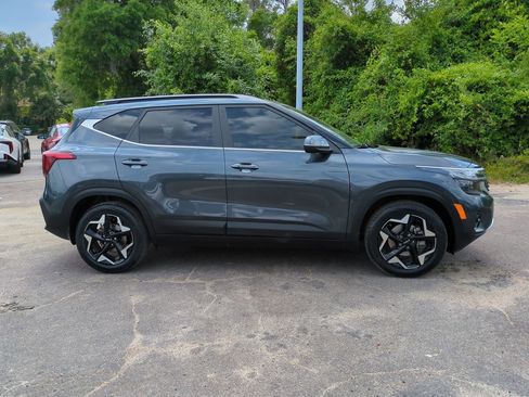 Used 2024 Kia Seltos EX FWD image 4