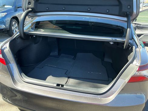 Used 2022 Toyota Camry LE w/ Carpet Mat Package (TMS) image 32