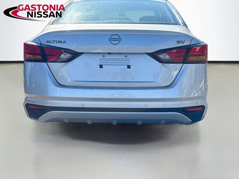 Used 2024 Nissan Altima 2.5 SV image 7