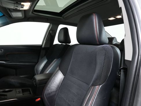 Used 2016 Toyota Camry XSE w/ Moonroof Package FWD image 5