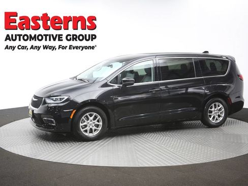 Used 2023 Chrysler Pacifica Touring-L FWD image 58