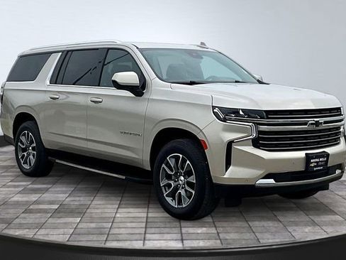 Used 2024 Chevrolet Suburban LT RWD image 4