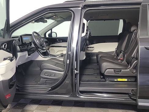 Certified 2024 Kia Carnival SX FWD image 16