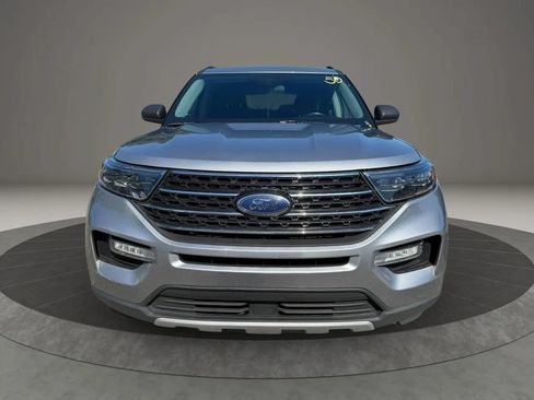 Used 2022 Ford Explorer XLT w/ Equipment Group 202A RWD image 2