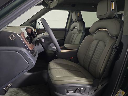 Used 2024 Rivian R1T Adventure image 20