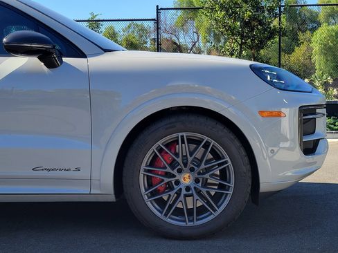 Certified 2024 Porsche Cayenne S AWD/4WD image 11