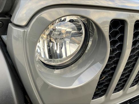 Used 2021 Jeep Gladiator Sport AWD/4WD image 26