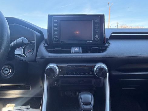 Used 2021 Toyota RAV4 LE image 15