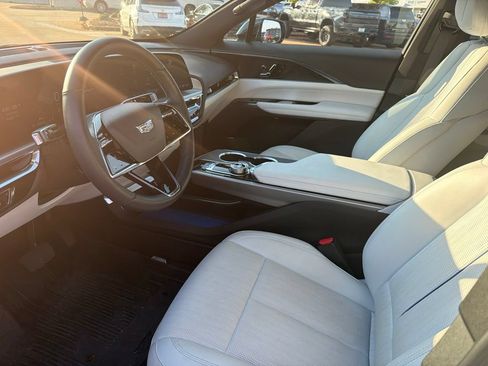 Used 2024 Cadillac Lyriq Luxury w/ LPO, Floor Liner Package AWD/4WD image 8