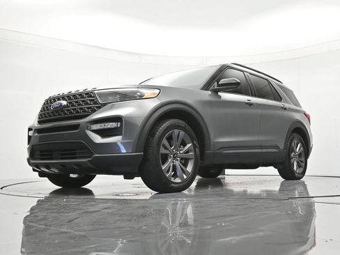 Certified 2023 Ford Explorer XLT w/ Equipment Group 202A RWD image 38