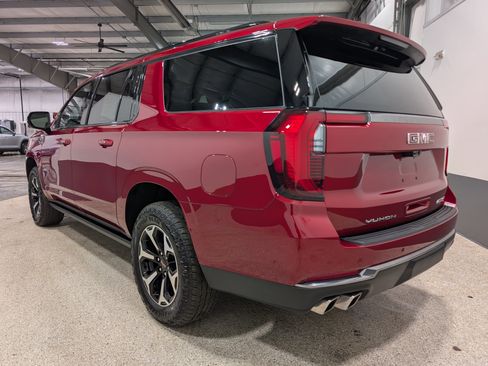 Used 2025 GMC Yukon XL AT4 w/ AT4 Premium Package image 4