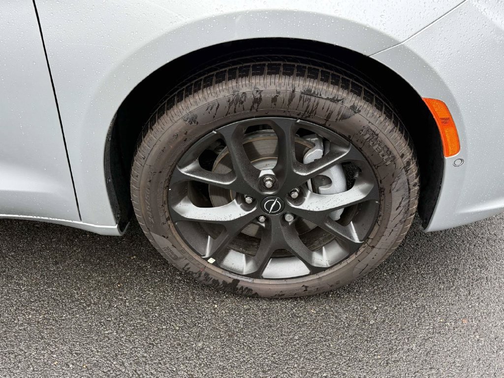 New 2026 Chrysler Pacifica Select w/ S Appearance Package AWD/4WD image 11