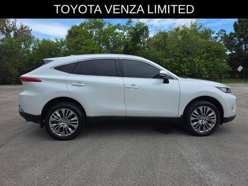 Used 2024 Toyota Venza Limited AWD/4WD image 2