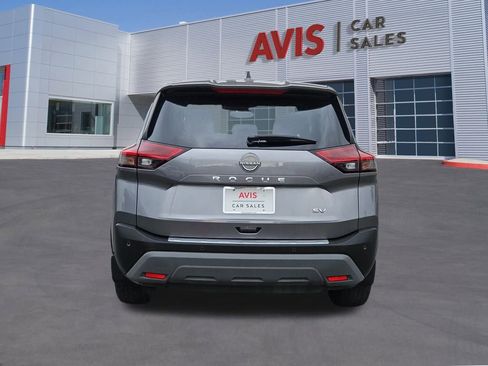 Used 2023 Nissan Rogue SV image 5