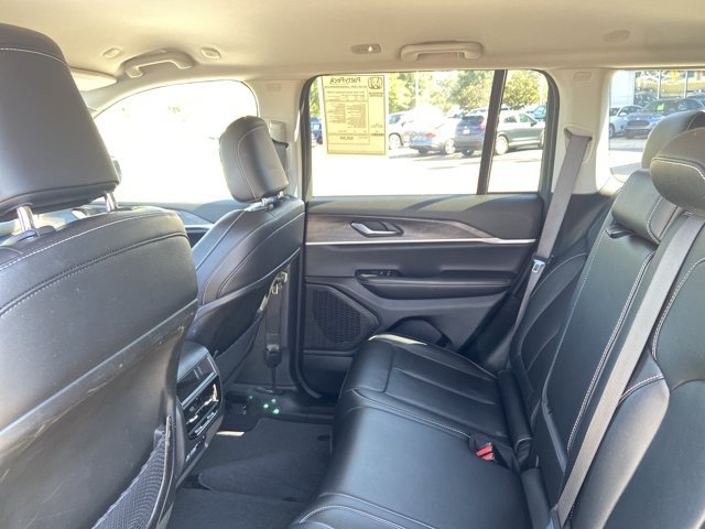 Used 2023 Jeep Grand Cherokee Limited AWD/4WD image 18