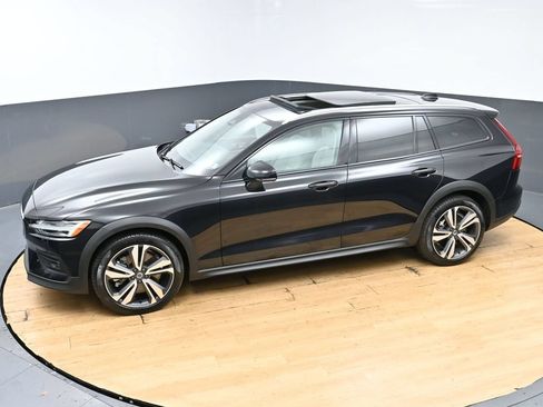 Used 2025 Volvo V60 B5 Cross Country Plus AWD/4WD image 47