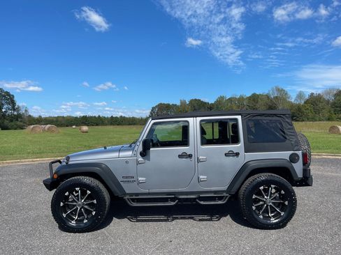 Used 2015 Jeep Wrangler Unlimited Sport w/ Connectivity Group image 2