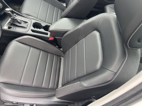 Used 2023 Volkswagen Jetta SE w/ Panoramic Sunroof Package image 54