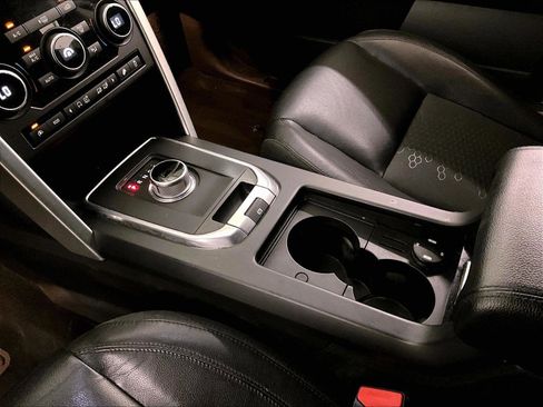 Used 2016 Land Rover Discovery Sport SE image 17