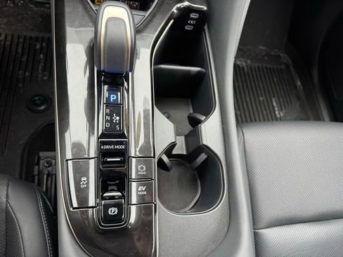 Used 2025 Toyota Crown Signia w/ Advanced Technology Package AWD/4WD image 36