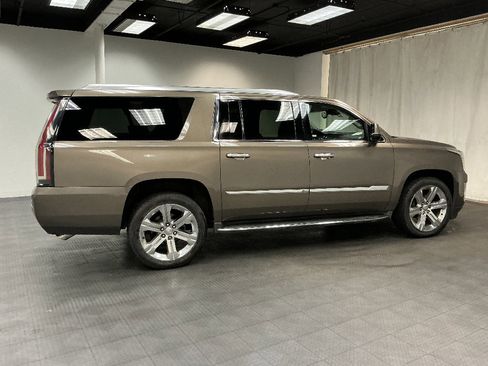 Used 2016 Cadillac Escalade ESV Luxury image 6