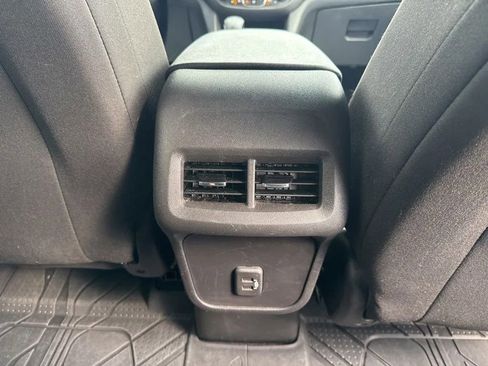 Used 2023 Chevrolet Equinox LT image 32