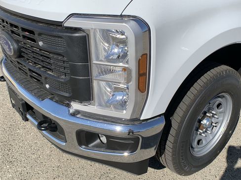 New 2026 Ford F250 XL w/ XL Chrome Package image 11