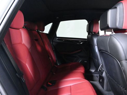 Certified 2022 Porsche Macan AWD/4WD image 19