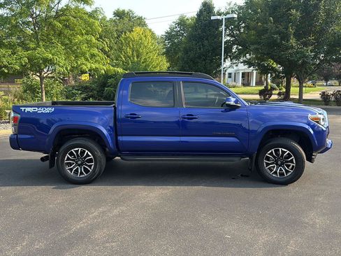 Used 2023 Toyota Tacoma TRD Sport w/ Black Out Package (TMS) AWD/4WD image 8