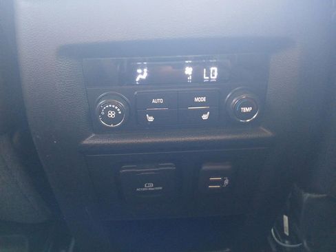 Used 2023 Chevrolet Traverse Premier image 20