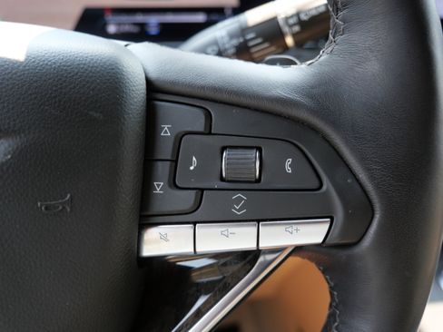 Used 2024 Cadillac Escalade Premium Luxury AWD/4WD image 29