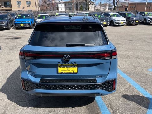 New 2026 Volkswagen Tiguan SE R-Line AWD/4WD image 9