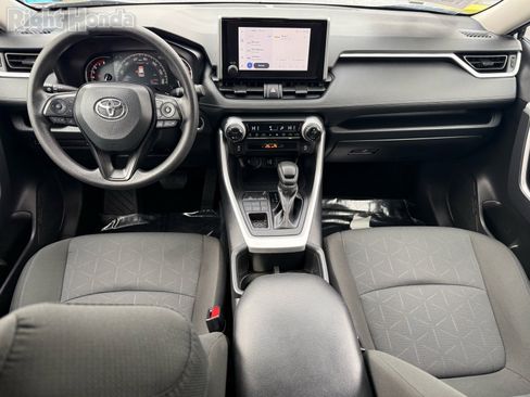 Used 2025 Toyota RAV4 XLE image 27