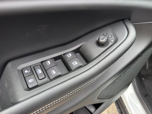 New 2025 Jeep Grand Cherokee L Altitude image 11