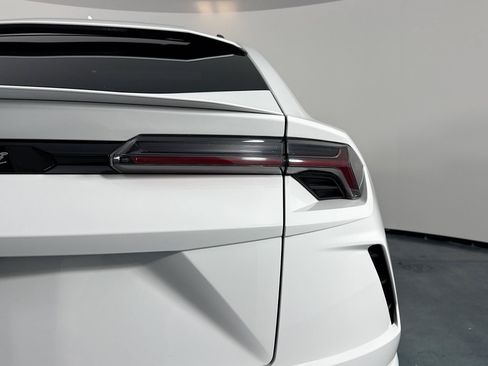Used 2021 Lamborghini Urus AWD/4WD image 49