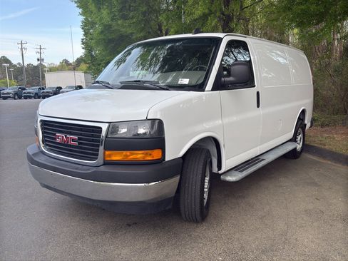 Used 2024 GMC Savana 2500 w/ Driver Convenience Package RWD image 4