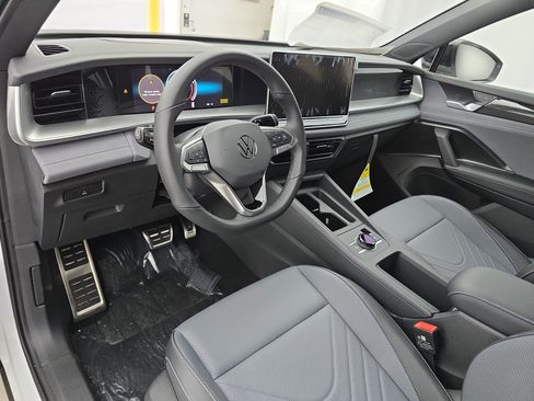 New 2026 Volkswagen Tiguan SE R-Line FWD image 16