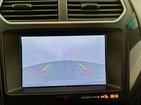 Used 2017 Ford Explorer XLT w/ Equipment Group 201A image 21