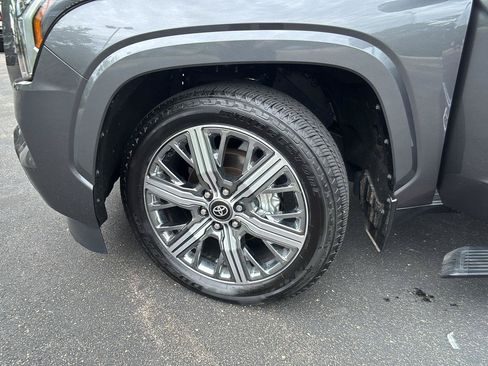 Used 2025 Toyota Sequoia Capstone AWD/4WD image 5