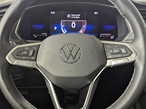 Used 2022 Volkswagen Tiguan SE image 16