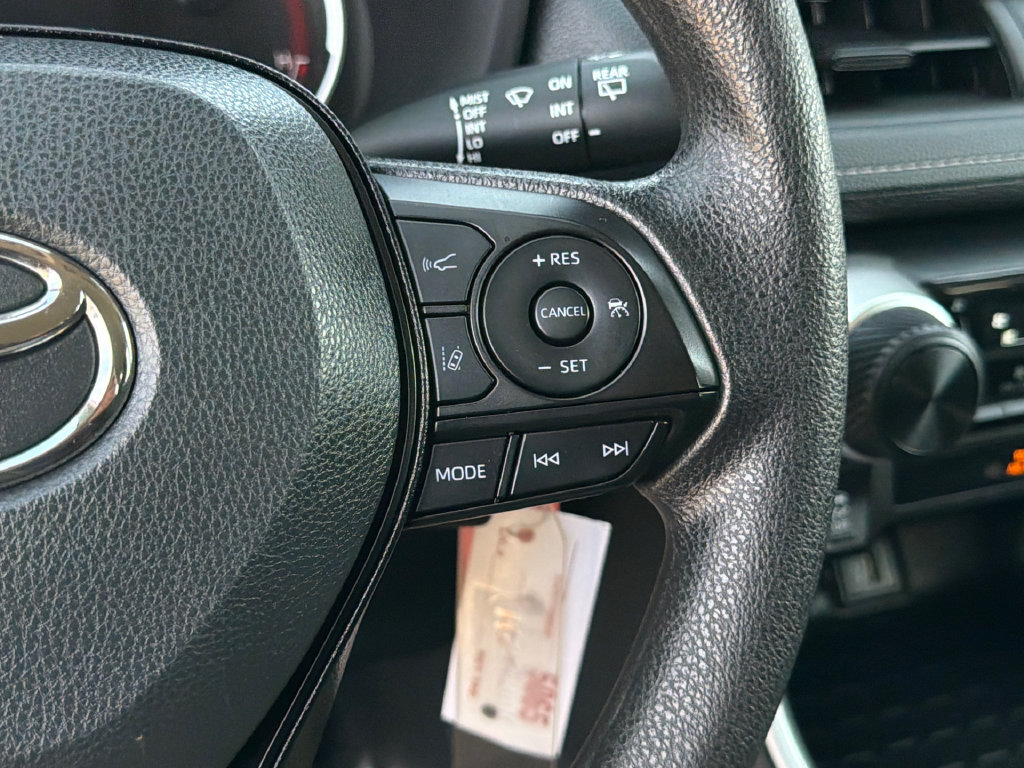 Used 2025 Toyota RAV4 LE AWD/4WD image 23
