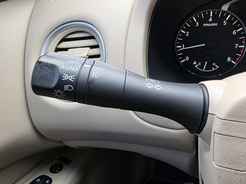 Used 2014 Nissan Pathfinder Platinum w/ Platinum Premium Package FWD image 32