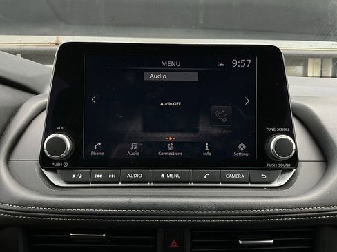 Used 2025 Nissan Rogue SV image 29