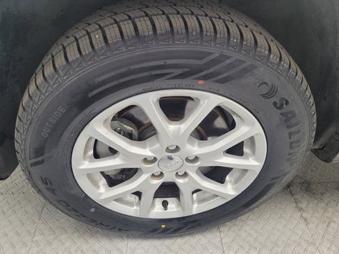 Used 2016 Jeep Cherokee Sport image 31