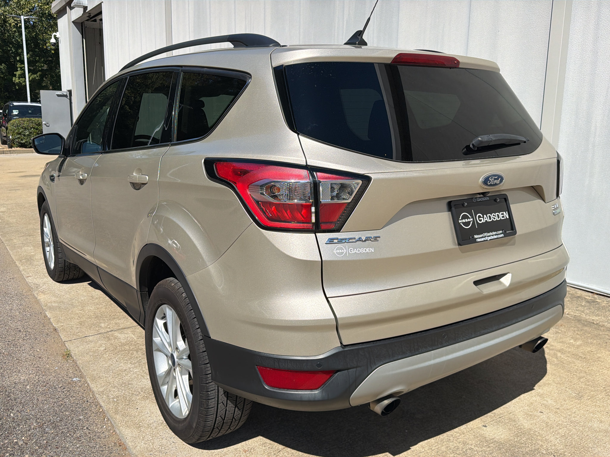 Used 2018 Ford Escape SEL FWD image 4
