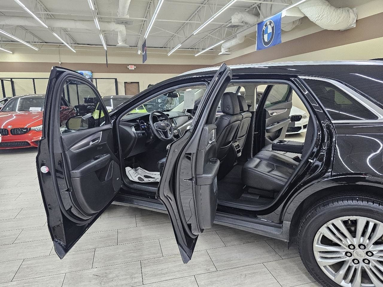 Used 2017 Cadillac XT5 Premium Luxury w/ LPO, Wheel Lock Package FWD image 16