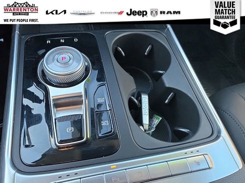 Certified 2025 Kia Carnival EX FWD image 16